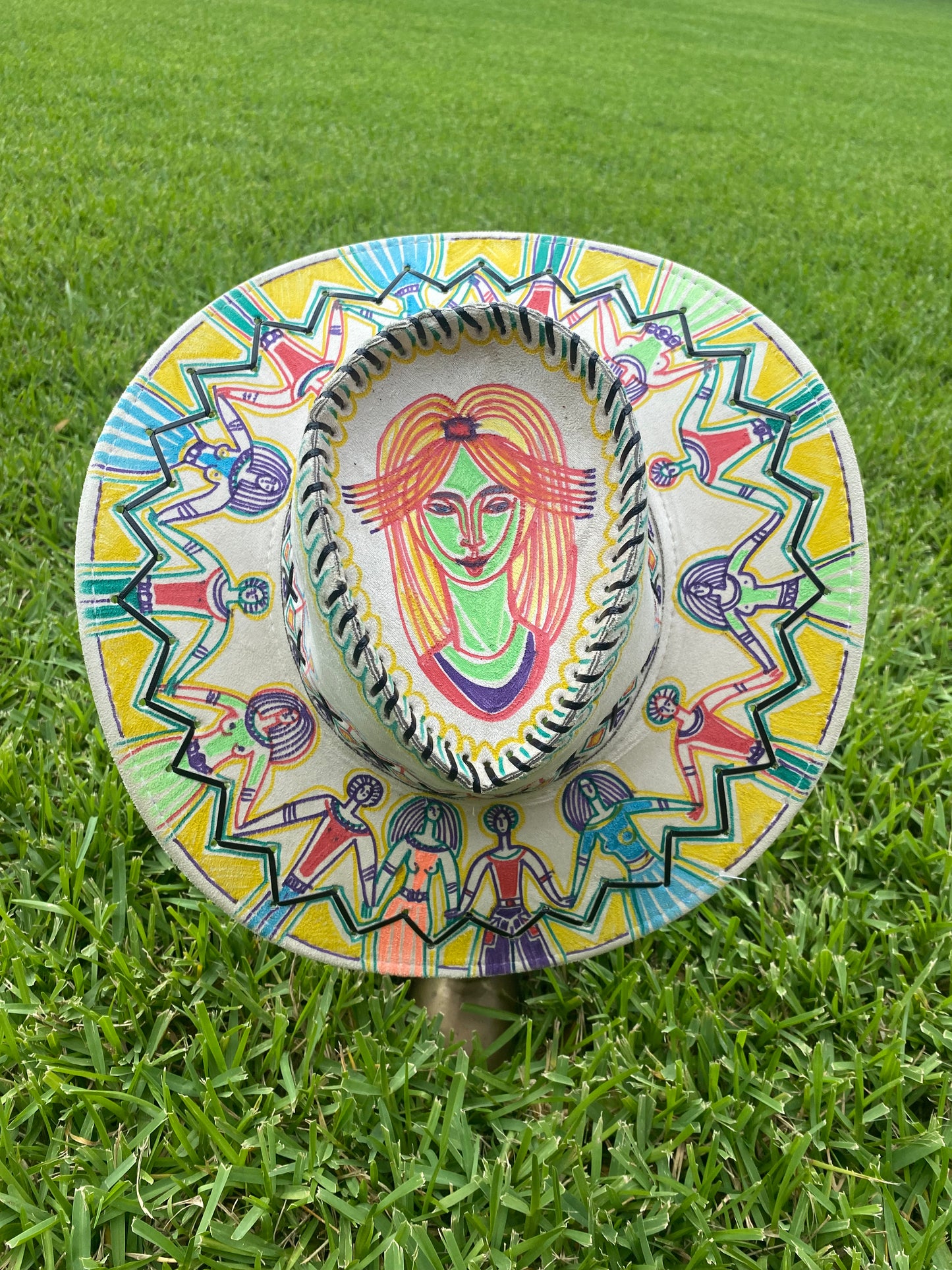 Round Dance. Royal Hat