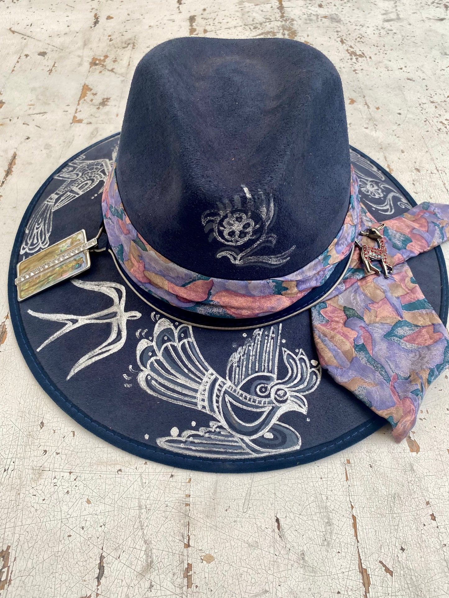 Birds Around. Royal Hat.