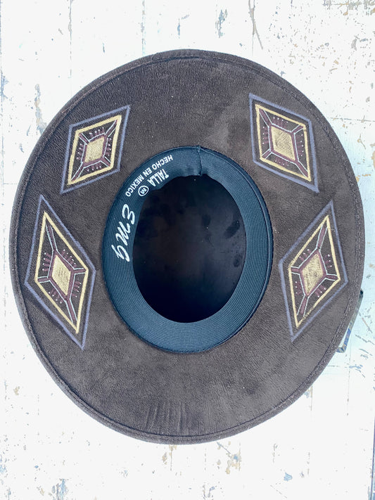 Geometry Balance. Royal hat